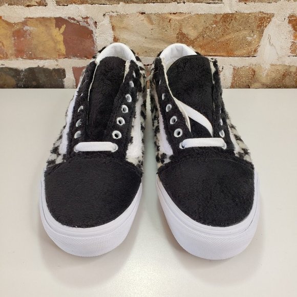 Vans Old Skool (Sherpa) Checker Black Faux Fur Shoes Women's Size 9.5 - Picture 2 of 10